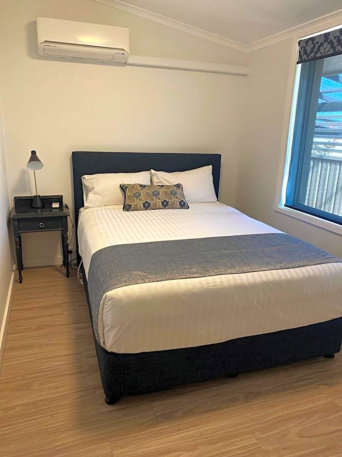 New England Motor Lodge