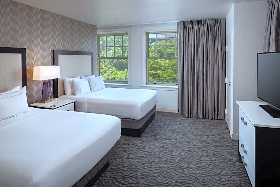 DoubleTree Suites by Hilton Hotel Detroit Downtown - Fort Shelby