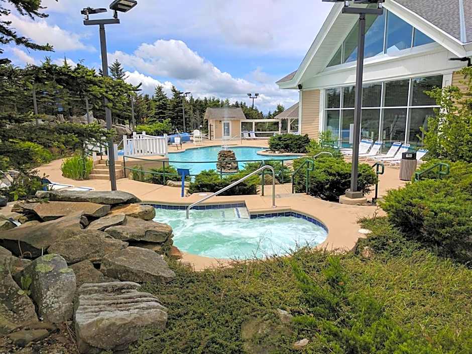 ML 343 Ski-InOut Island Kitchen Steps to Ballhooter Sleeps 6