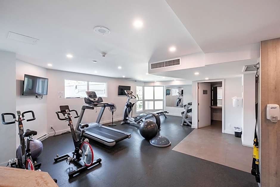 Le Chamois by Outpost Whistler