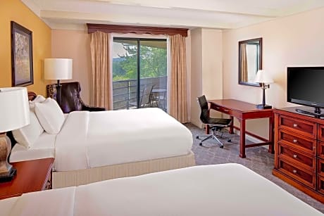 1 King Bed With Balcony