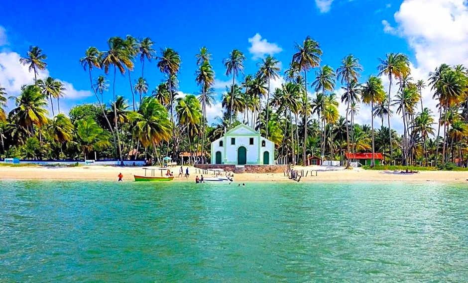 Flats, Apartamentos e Bangalôs na Praia dos Carneiros, ao lado da Igrejinha de São Benedito