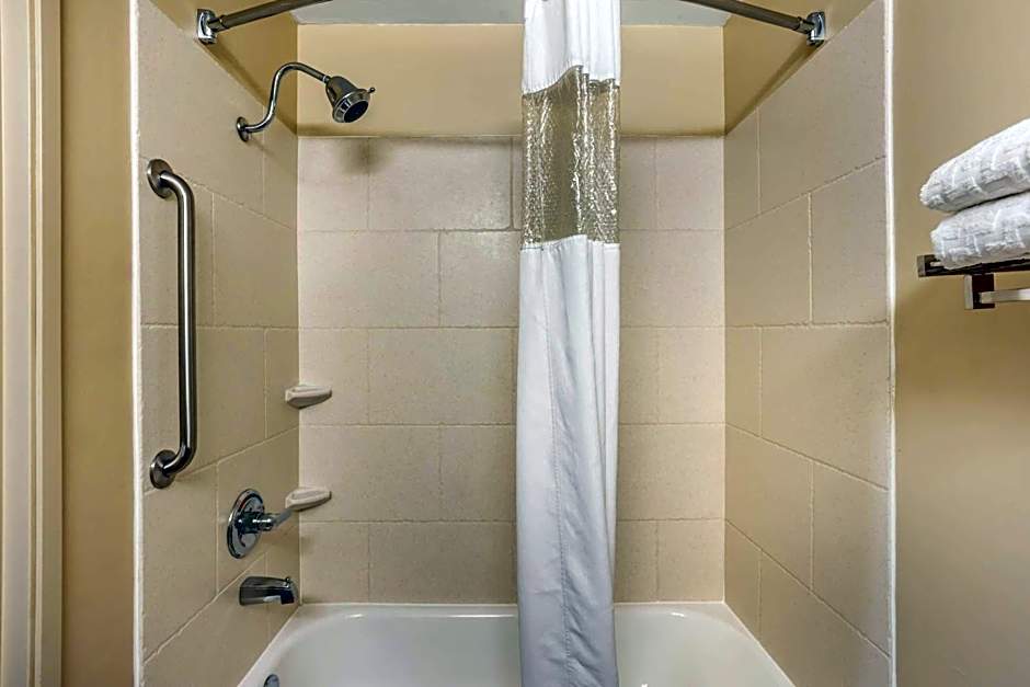 Best Western Plus University Park Inn & Suites