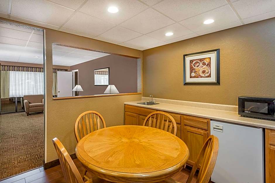 Ramada Hotel & Conference Center by Wyndham Paintsville
