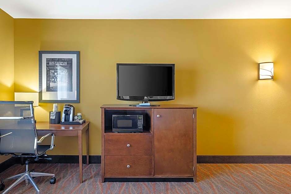 Best Western Plus Tupelo Inn & Suites