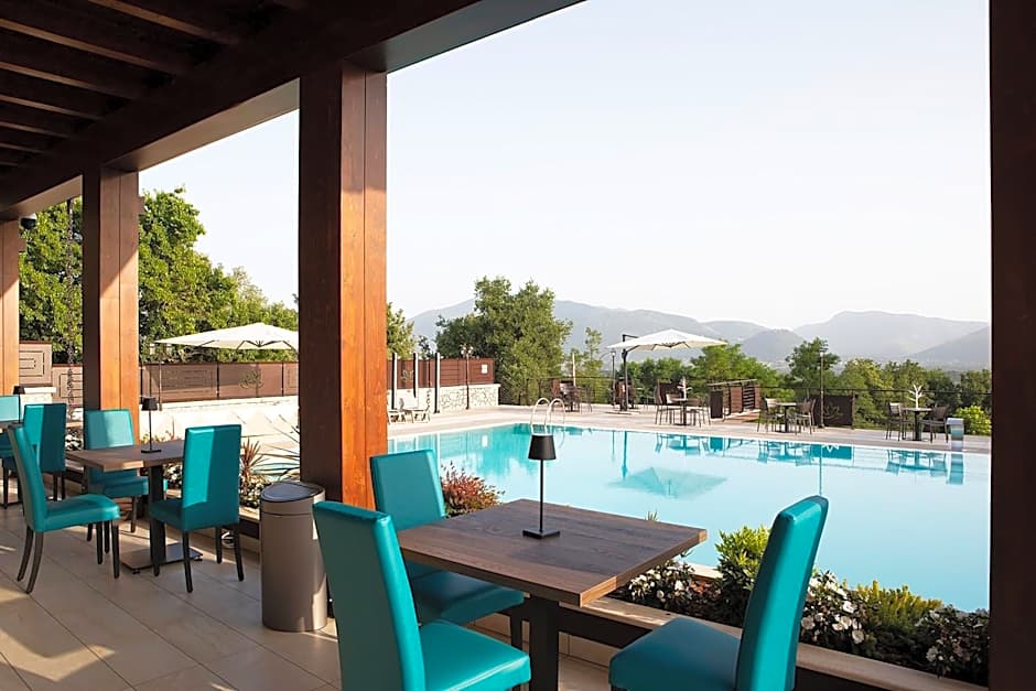 LUAL Bleisure Hotel