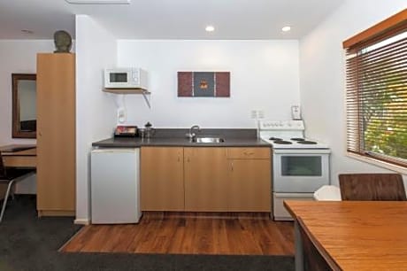 Superior One-Bedroom Apartment