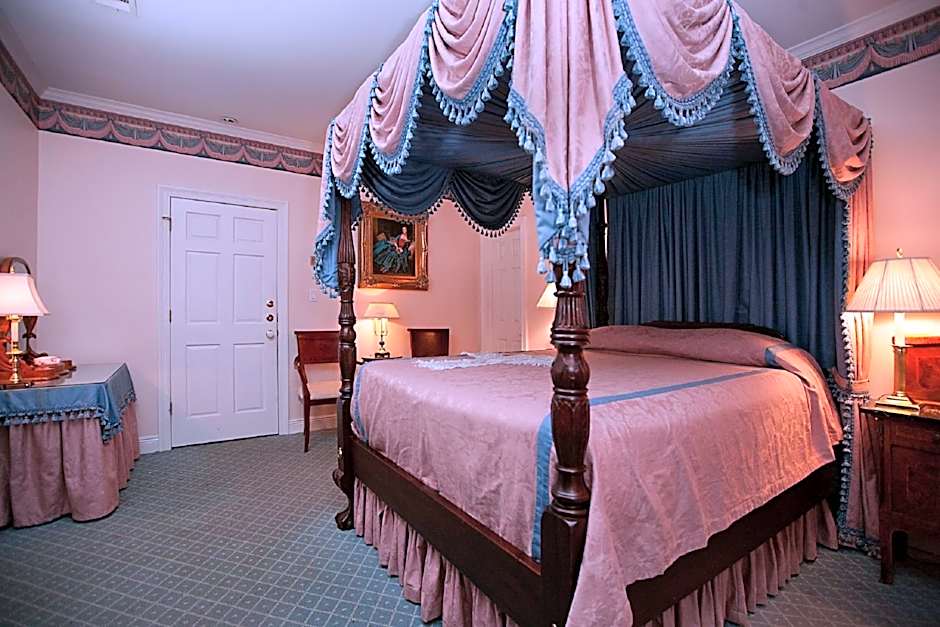 Monmouth Historic Inn