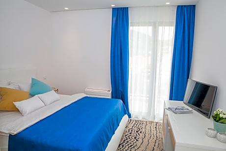 Double Room with Balcony and Side Sea View