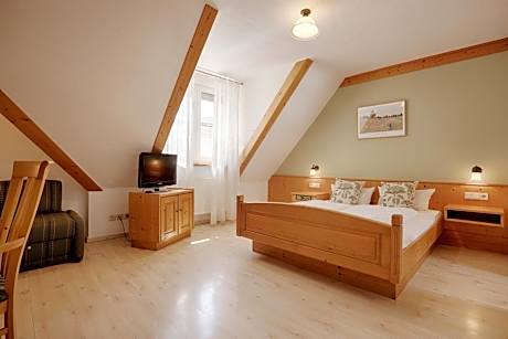 Deluxe Double Room with Extra Bed