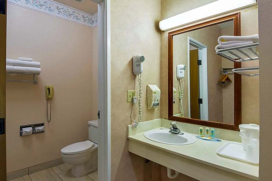 Quality Inn Fresno Yosemite Airport
