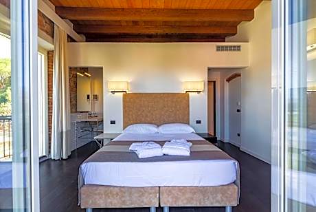 Double Room with Balcony and Sea View