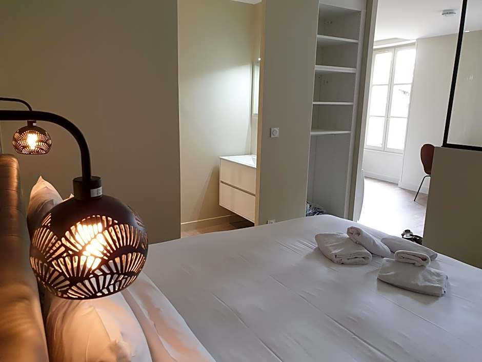 Au Loup Historic Apartments