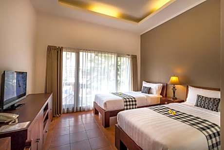 Junior Suite with Pool View