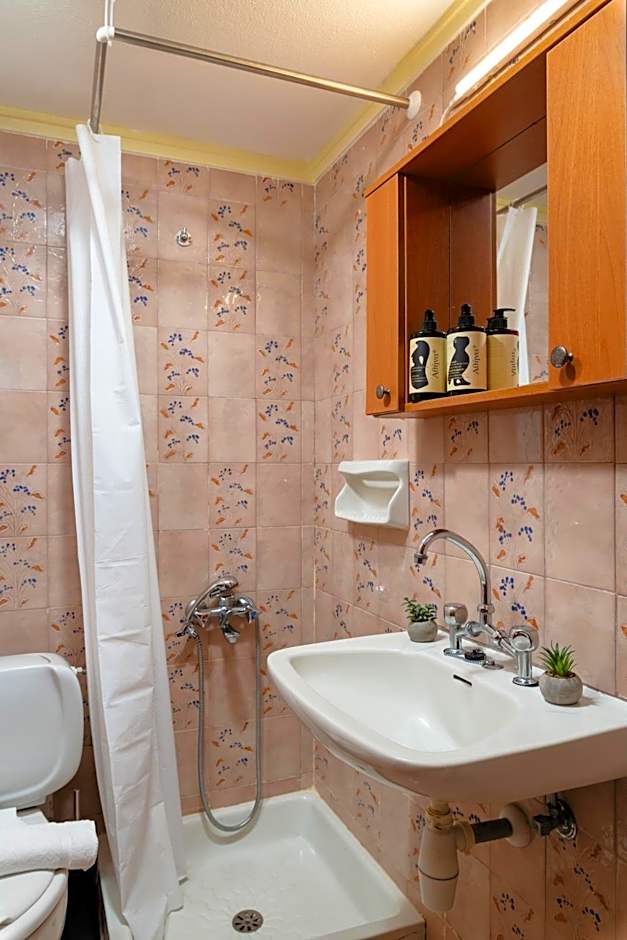 Thelèsi Apartments, 100m from the beach