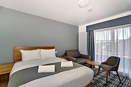 Two-Bedroom King Apartment with Two Sofa Beds, Balcony and Kitchen - Non-Smoking