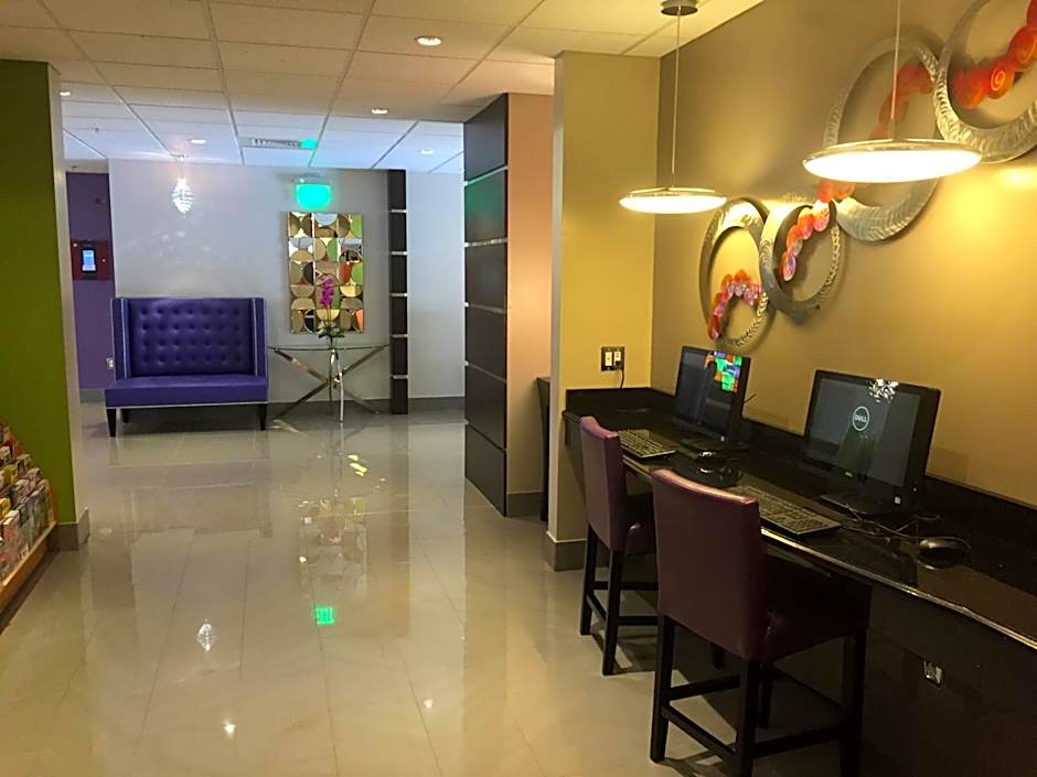 Days Inn & Suites by Wyndham Bonita Springs North Naples