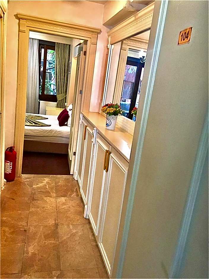 La Petite Maison Hotel