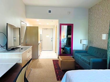 Queen Studio with Two Queen Beds - Non-Smoking