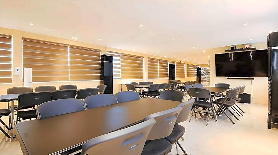 RedDoorz @ EDSA Pasay