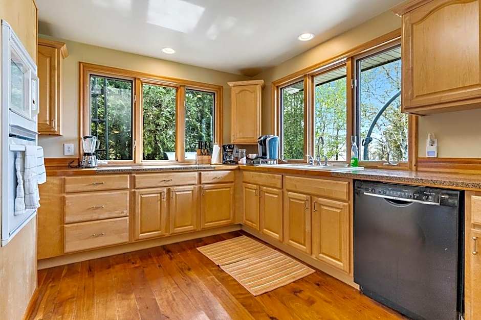 Georgian Legendary Tobermory Retreat With Hot Tub