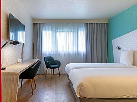Standard Room with Two Single Beds - Non-Smoking