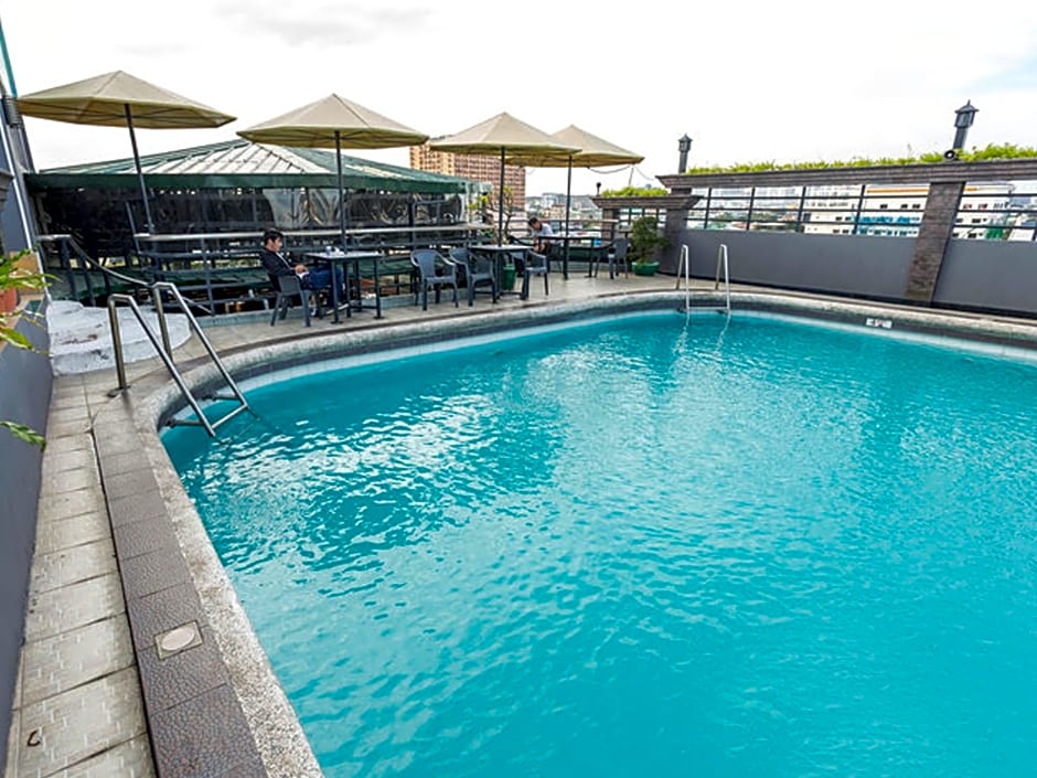 Urban Travellers Hotel