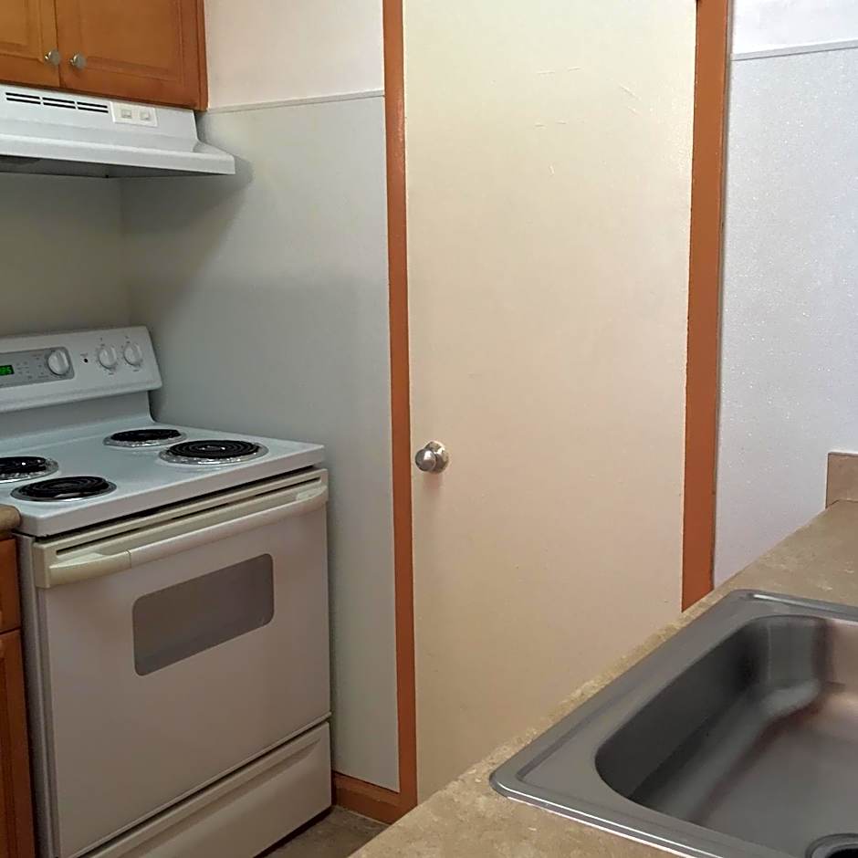 MacThrift Motor Inn