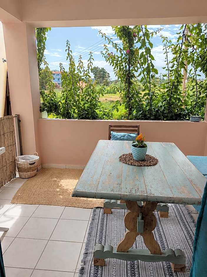 Votsalon Beach House - 30 meters from Alykes Beach