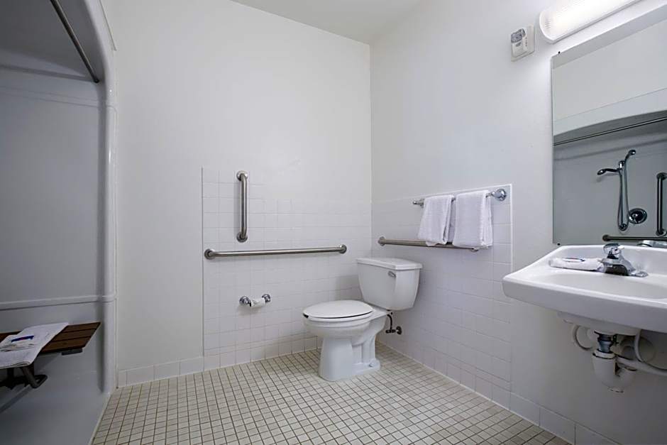 Motel 6-Brooklyn Center, MN - Minneapolis