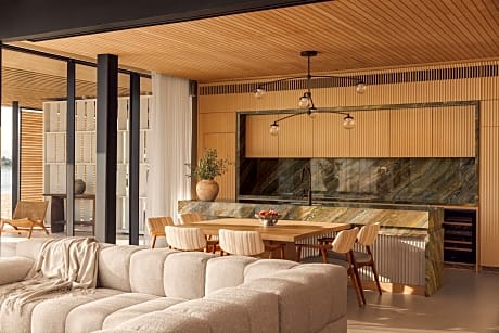 Suite, 2 Bedrooms (Beachfront)