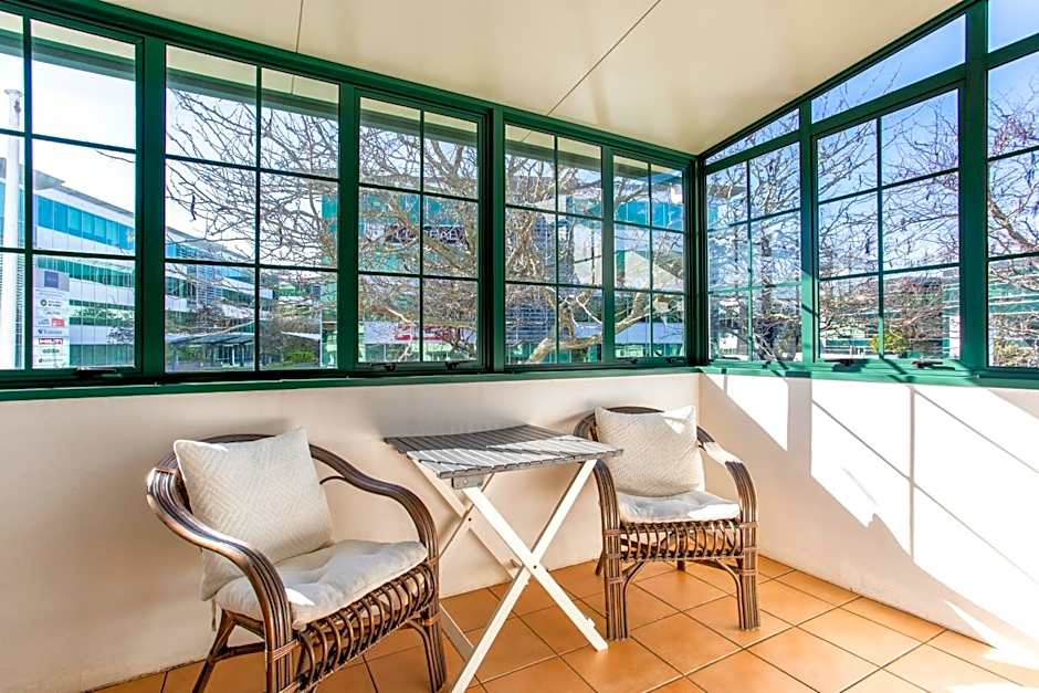 Greenlane Manor Motel