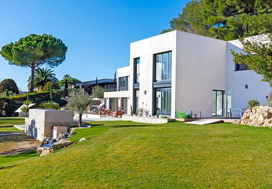 Villa Soha Bed & Breakfast – Mougins, CT