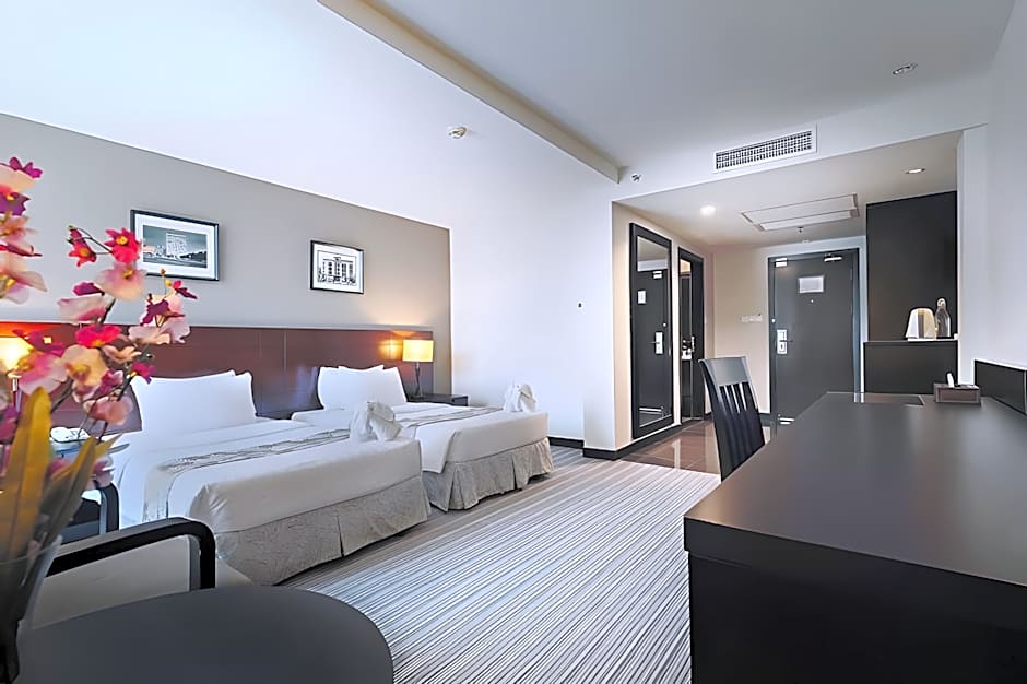 Hotel Sixty3