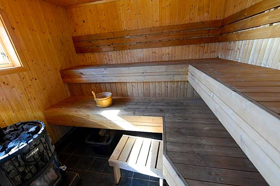 Senja Fjordhotell and Apartments