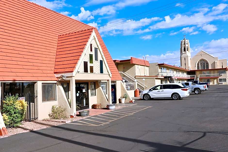 Super 8 by Wyndham Albuquerque Downtown