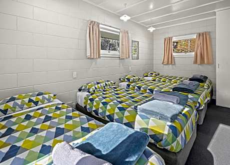 Two-Bedroom Cabin with Kitchen and Shared Bathroom