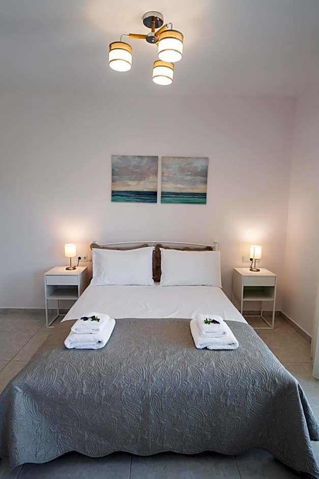 Bounatsa Studios & Apartments