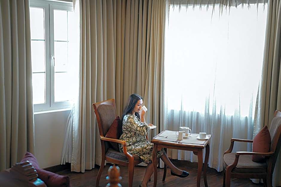 Araliya Green Hills Hotel