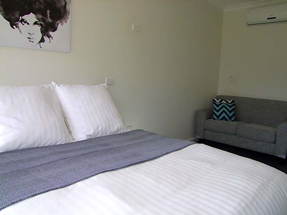 Photo 1 of 1 of Deluxe 1 Queen Bed