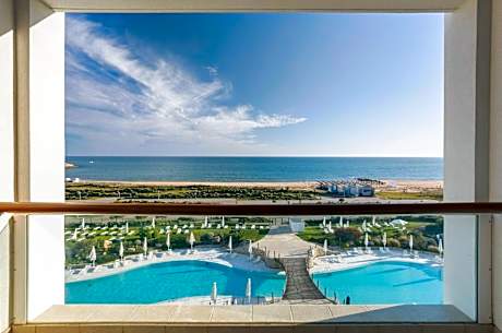 Twin Junior Suite with Sea View - Mid Floor