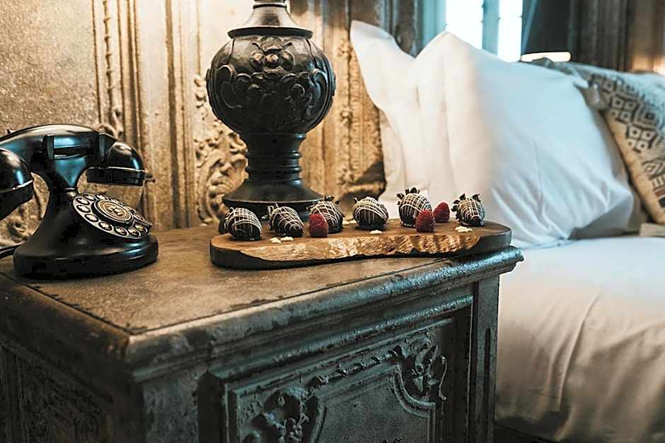 Le Petit Chateau & William de Percy