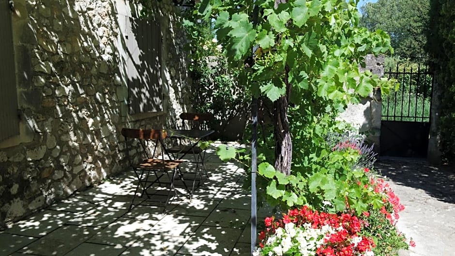 Mas Grimaud - Gîte- Studio et chambres d'hôtes familiales