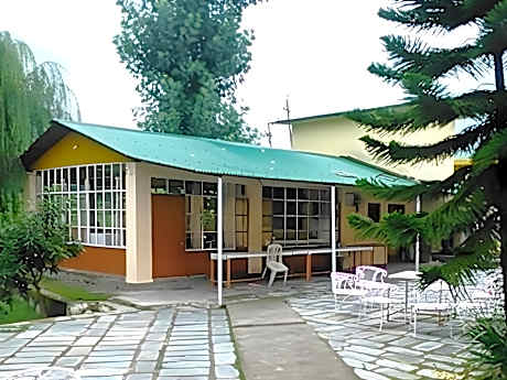 Pops Hotel and Restaurant