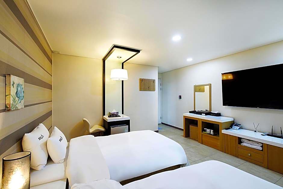 White Tourist Hotel