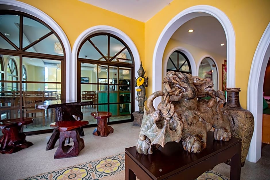 ROYAL PINEAPPLE HOTEL l a welcome to wealth and good fortune