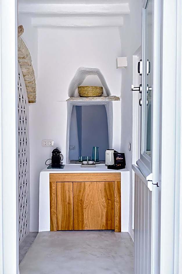 Living Theros Luxury Suites