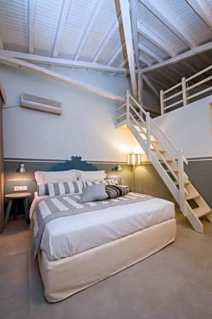 Family Apartment with Side Sea View - Split Level