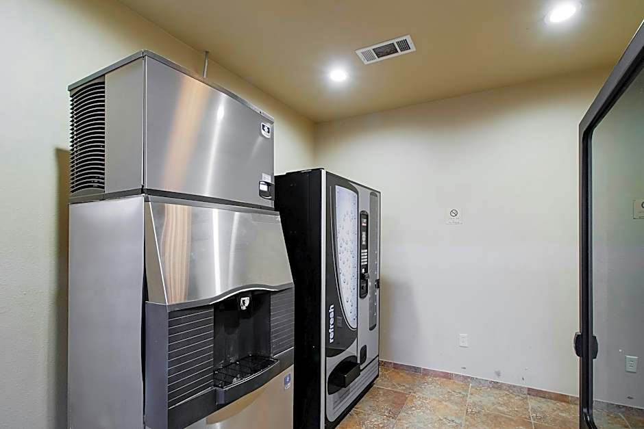 OYO Pinewood Inn & Suites Silsbee