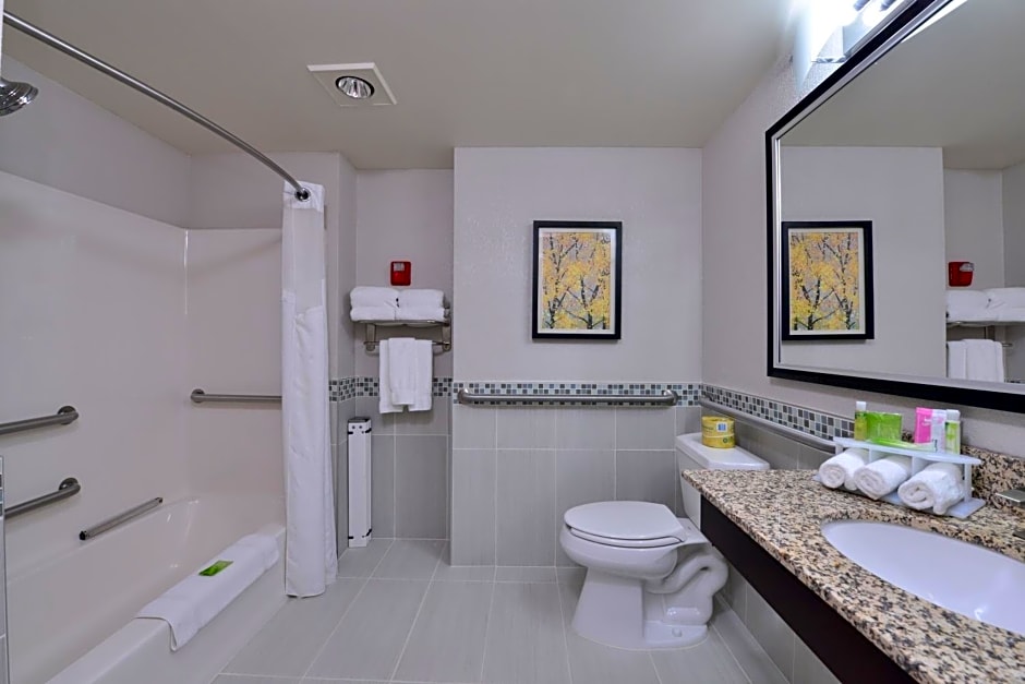 Holiday Inn Express Hotel & Suites Milwaukee-New Berlin By IHG
